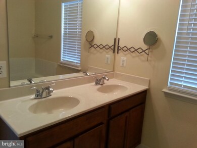 4907 Potomac Highlands Cir unit 140, Triangle, VA 22172 - photo 5