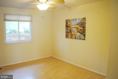 10606 Delfield Ct, Laurel, MD 20723 - photo 5