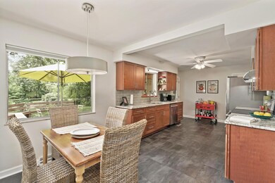 Eat-In Kitchen