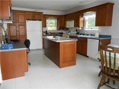 2572 Mountain Rd, Bath, PA 18014 - photo 5