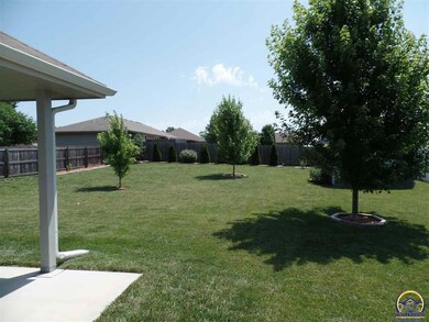 4516 SW Misty Harbor Dr, Topeka, KS 66610 - photo 4