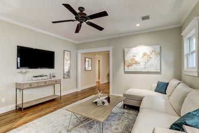 704 E 10th St, Houston, TX 77008 - photo 4