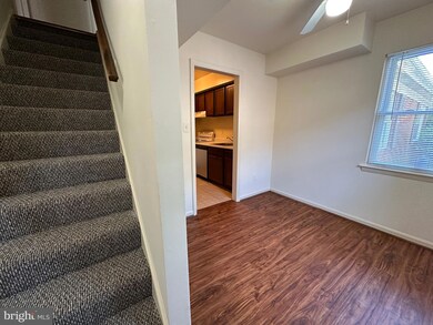 9653 Hagel Cir unit B, Lorton, VA 22079 - photo 3