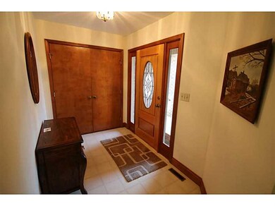 2185 Broadmoor Ln, Columbus, IN 47203 - photo 3