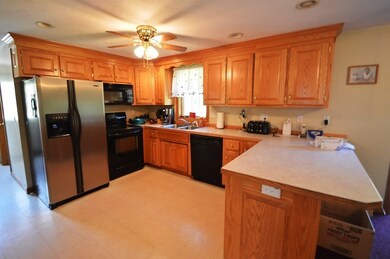 151 Victoria Ln, Fitchburg, MA 01420 - photo 3