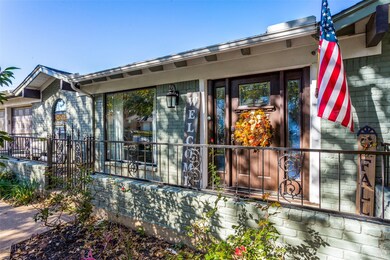 724 W Pleasantview Dr, Hurst, TX 76054 - photo 2