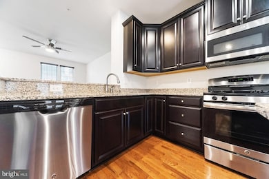 22868 Glacier Lily Dr, Clarksburg, MD 20871 - photo 5