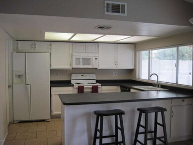 567 W Los Lagos Vista Ave, Mesa, AZ 85210 - photo 2