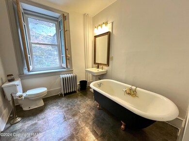 49 Race St, Jim Thorpe, PA 18229 - photo 5