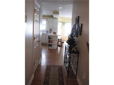 Entry/Foyer.
