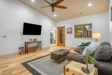 1880 Clowerlawn Dr - Grant pass, OR 9752