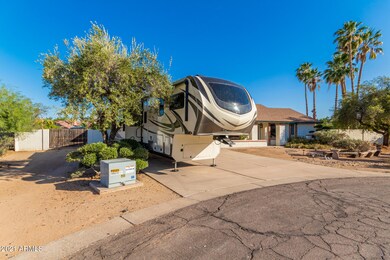 HUGE DRIVEWAY TO PARK YOUR TOYS