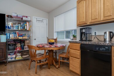 360 5th St SE, Toledo, OR 97391 - photo 7