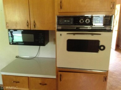 8739 Oakland Dr, Portage, MI 49024 - photo 4