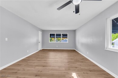 386 E 200th St unit 2/UP, Cleveland, OH 44119 - photo 3