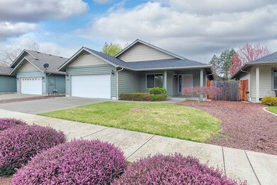 348 SW Wagner Meadows Dr, Grants Pass, OR 97526 - photo 2