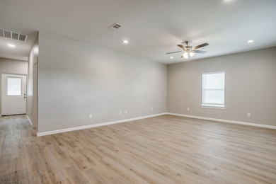 133 Winners Cir unit 202, Weatherford, TX 76088 - photo 6