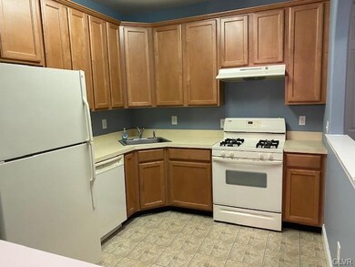 67 Limerick Ln, Phillipsburg, NJ 08865 - photo 4