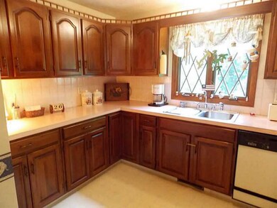 175 Sturbridge Dr, Warwick, RI 02886 - photo 4