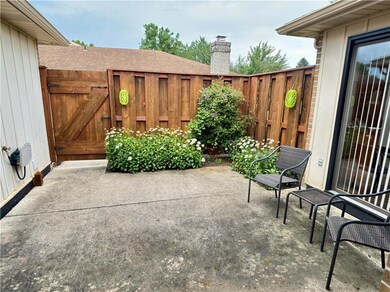 Pretty garden with natural light. Approximately 14