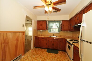 Eat-In Kitchen