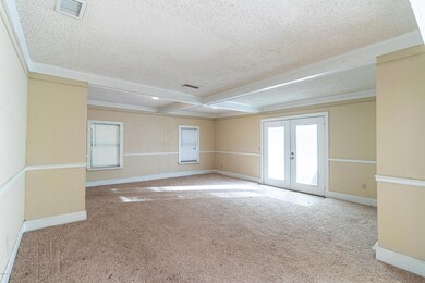 06- Living Room
