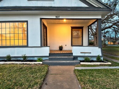 907 W Owings St, Denison, TX 75020 - photo 3