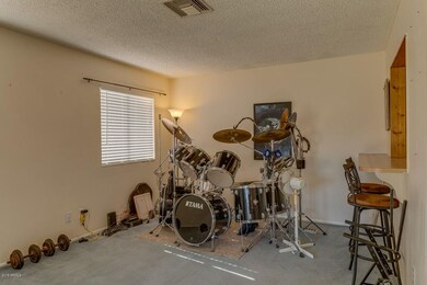 Den w/ Kitchen Bar
