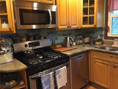 162 Greenwood Dr, Wakefield, RI 02879 - photo 2