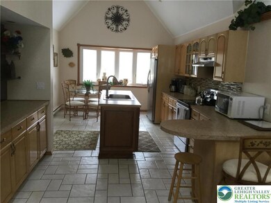 KITCHEN / NOOK