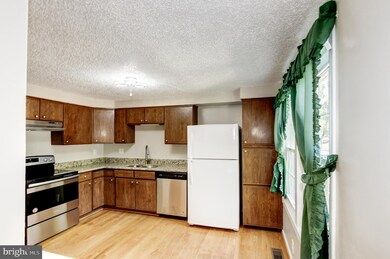 9408 Lost Trail Way, Potomac, MD 20854 - photo 2