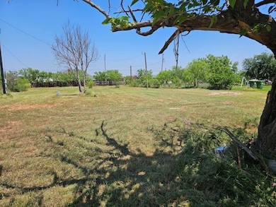110 Apache Rd, Tye, TX 79563 - photo 2