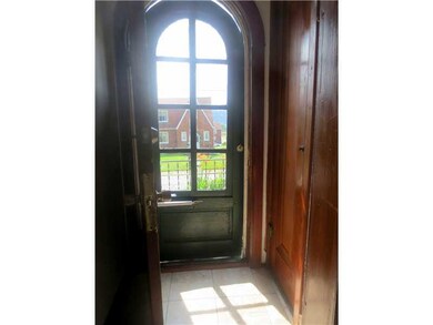 Entry/Foyer.