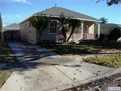 Long driveway to 2 car-detached garage