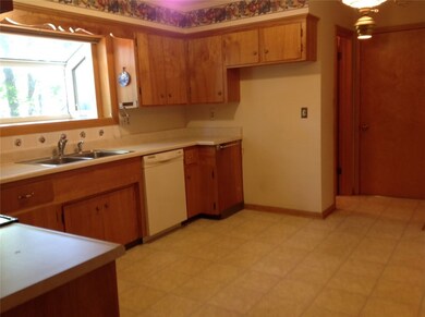 3672 W 32nd St, Erie, PA 16506 - photo 2