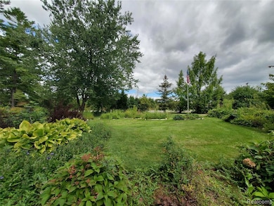 8276 Appleway Dr, Grand Blanc, MI 48439 - photo 5