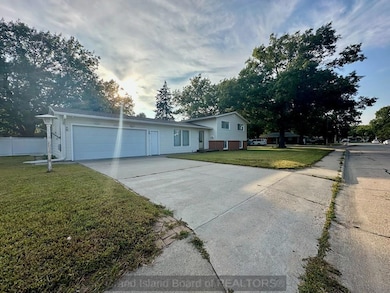 1518 N Vine St, Grand Island, NE 68801 - photo 2