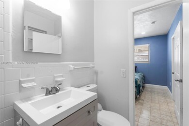 570 W 46th Place, Hialeah, FL 33012 - photo 3