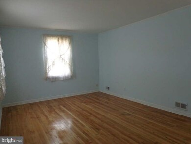 8711 Jenifer Rd, Parkville, MD 21234 - photo 2