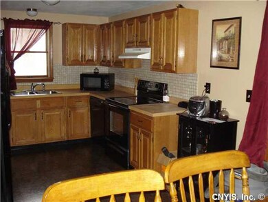 Kitchen Huge eat-in kitchen offers ALL new applian