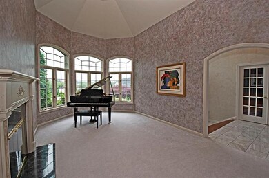 LIVING ROOM - Arched doorway leads from the foyer 