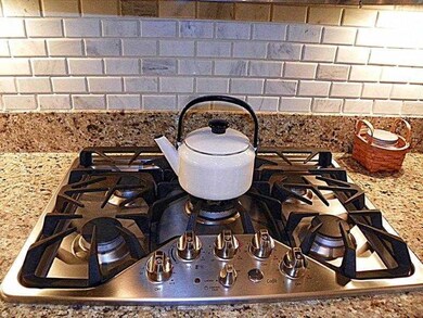 Kitchen. This is no ordinary  gas  cooktop. 5 burners, a beautiful sheen and looks so commercial, at home!