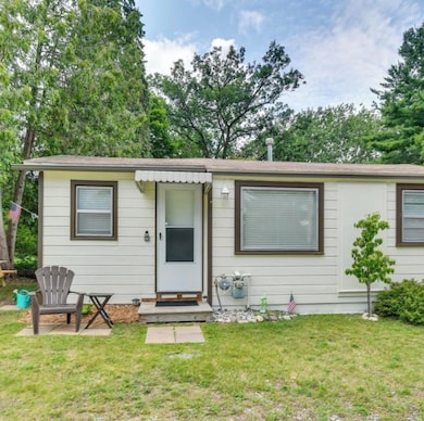 201 Gasoline Aly, Houghton Lake, MI 48629 - photo 2