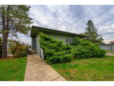 3230 SW Redmond Hill Rd, McMinnville, OR 97128 - photo 3