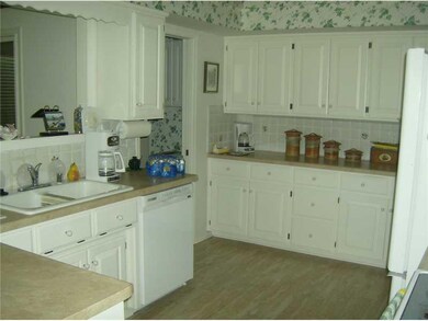 Kitchen. Bright, cheery, comfortable kitchen....cl