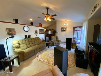 810 E Spur Ct, Hawley, PA 18428 - photo 3