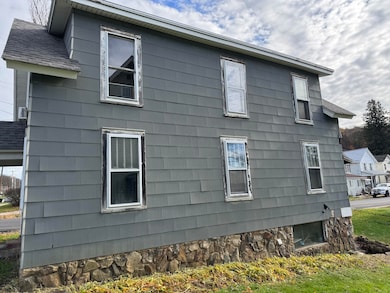 129 N 4th St, Reynoldsville, PA 15851 - photo 5