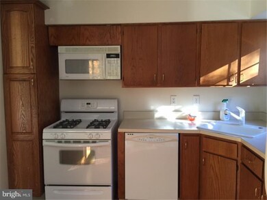 176 Wyndham Place, Trenton, NJ 08691 - photo 2