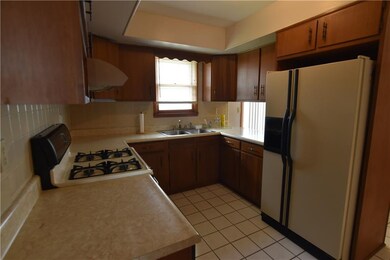 1966 Dawnshire Dr, Columbus, IN 47203 - photo 7