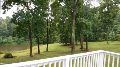 10836 E Arrowhead Dr, Bloomfield, IN 47424 - photo 3